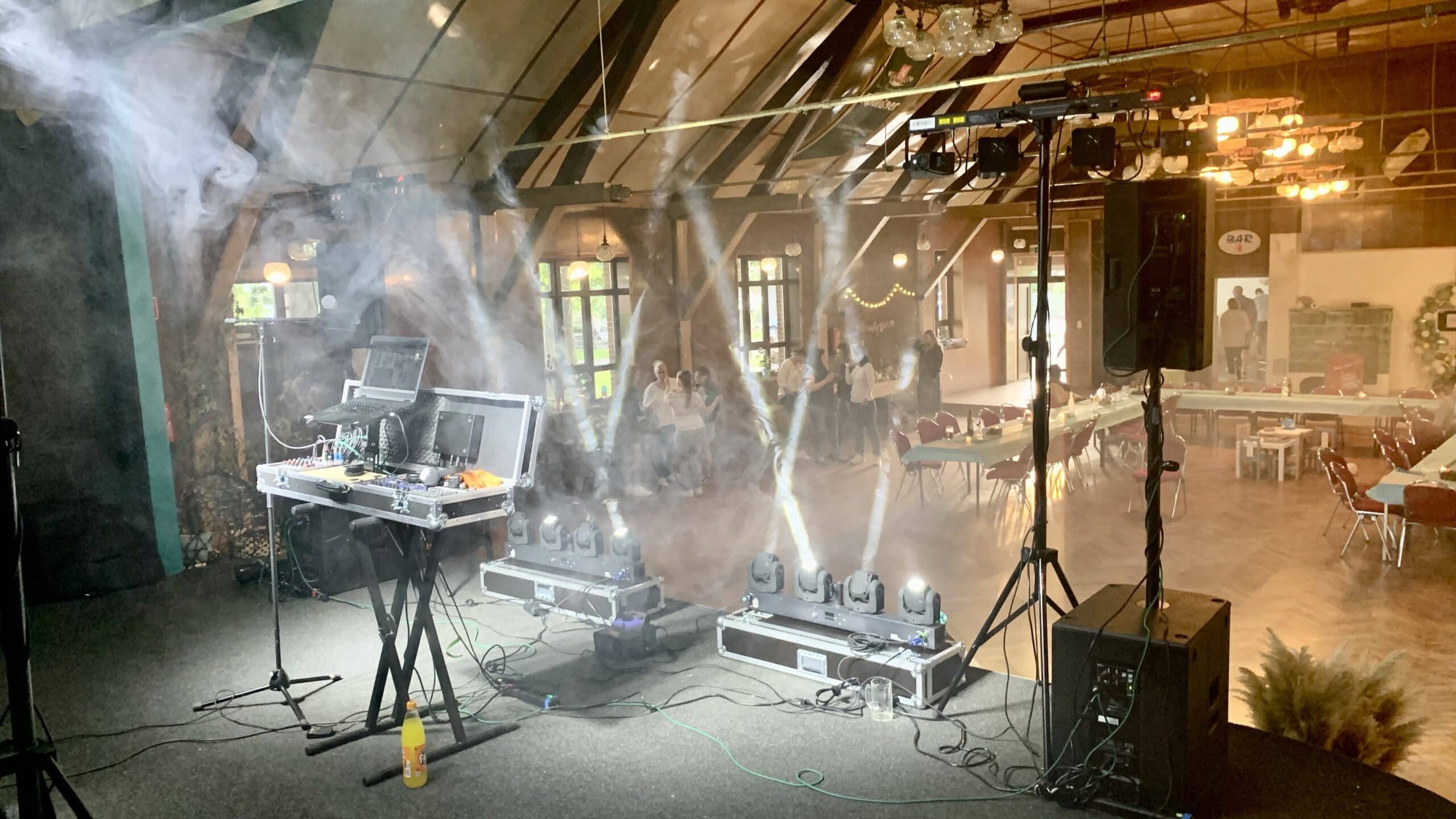 DJ-Technik auf einer Firmenfeier